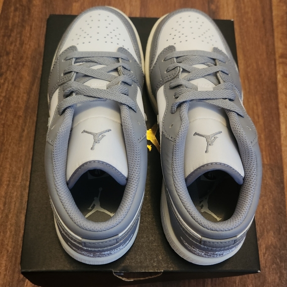 Air Jordan 1 Low "Vintage Grey" - Picture 2 of 9